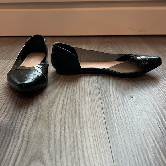 Under $20 bogo 50% off. BCBG D'Orsay black pointy toe flat. Size 6. - Picture 2 of 4